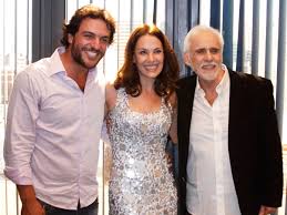 Francisco Cuoco, Carolina Ferraz e Rodrigo Lombardi em O Astro, 2011 