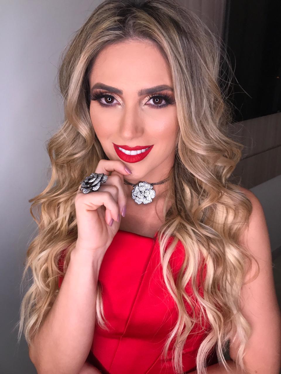 http://tvfoco.uai.com.br/wp-content/uploads/2015/05/Daniela-Mercury.jpg