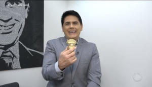O apresentador César Filho teve o nome exposto durante o especial Família Record. (Foto: Reprodução)