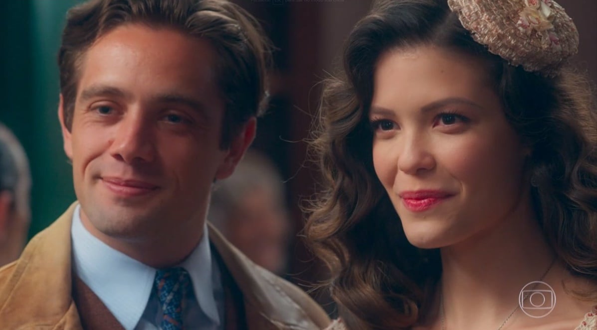 Danilo e Julia/Cris no passado em Espelho da Vida (Foto: Reprodução /Globo)