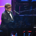 O cantor Elton John terá especial exibido na Record no dia 31. (Foto: Divulgação)
