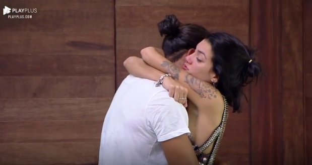Gabi e João em A Fazenda (Foto: Reprodução/ PlayPlus)