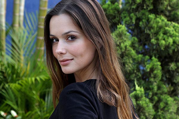 A atriz Graziella Schmitt não está mais na novela Jezabel, da Record (Foto: Reprodução)