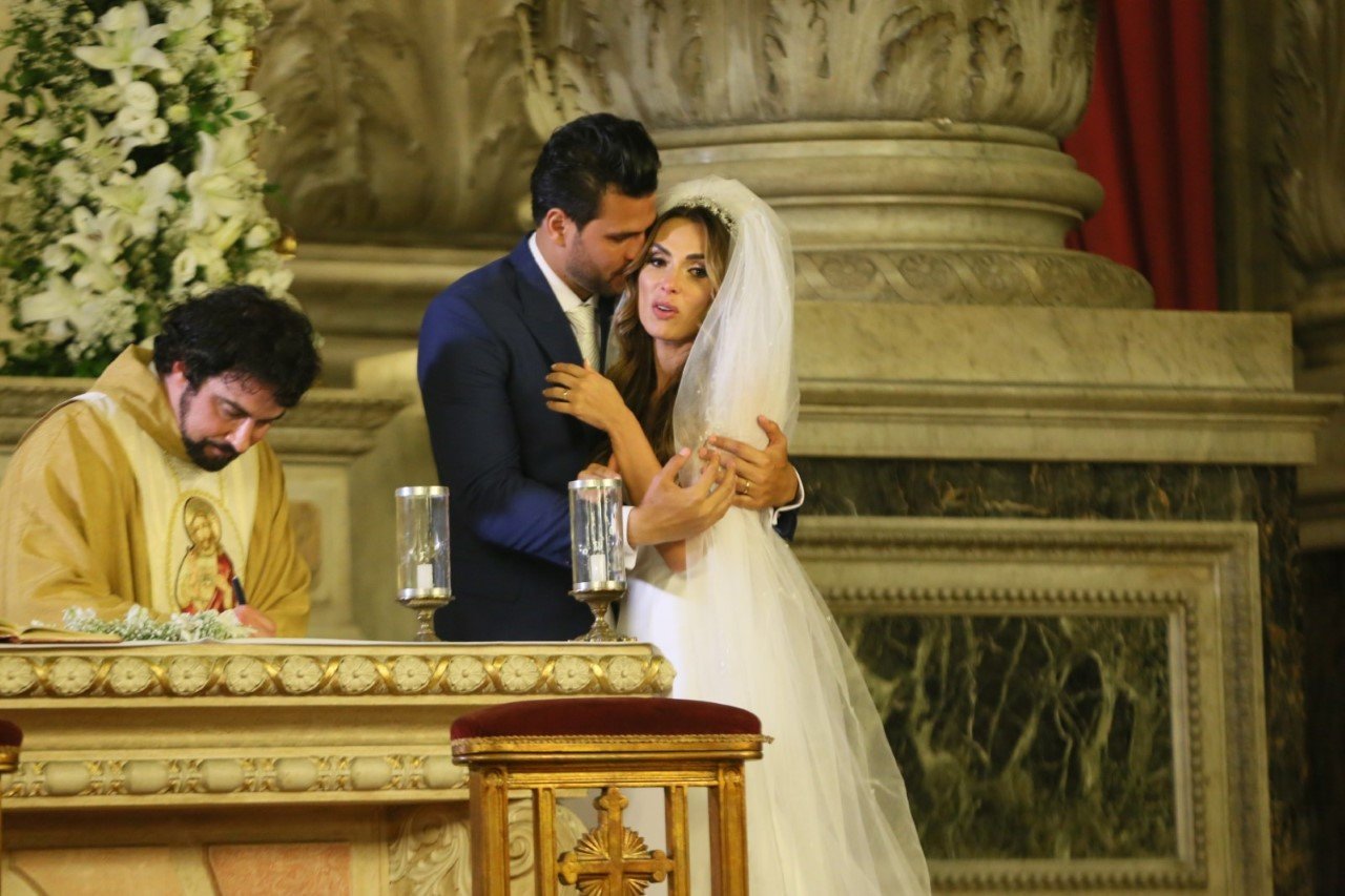 http://tvfoco.uai.com.br/wp-content/uploads/2015/05/Daniela-Mercury.jpg