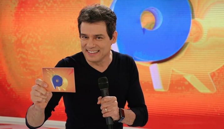 Celso Portiolli comanda o Passa ou Repassa no SBT. (Foto: Divulgação)