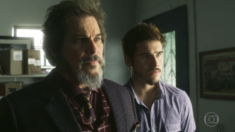 Edson Celulari (Dom Sabino) e Nicolas Prattes (Samuca) em cena de O Tempo Não Para (Foto: Reprodução/Globo)