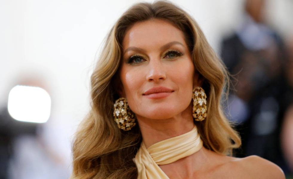 http://tvfoco.uai.com.br/wp-content/uploads/2015/05/Daniela-Mercury.jpg