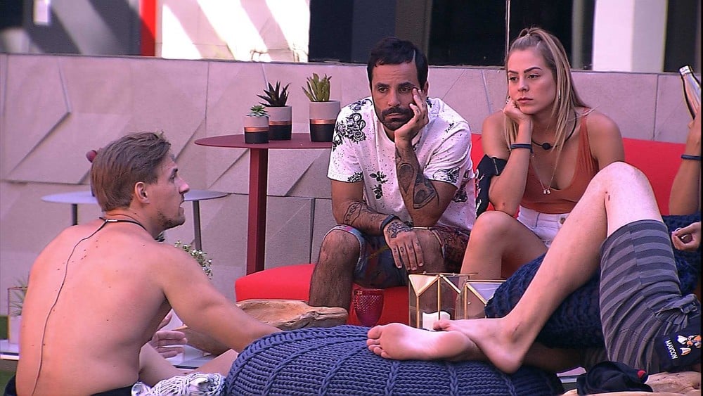 Brothers durante conversa no BBB19 (Foto: Reprodução/Globo)