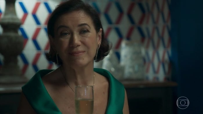 Valentina (Lília Cabral) em cena de O Sétimo Guardião (Foto: Reprodução/Globo)