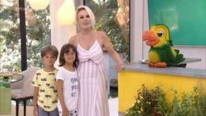 Ana Maria Braga e seus netos (Foto: GloboPlay)