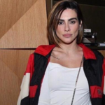 Cleo diz que pegaria três famosos e revela como e onde foi sua primeira vez