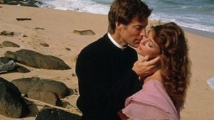 Richard Chamberlain e Rachel Ward em cena de Pássaros Feridos
(Foto: Divulgação)