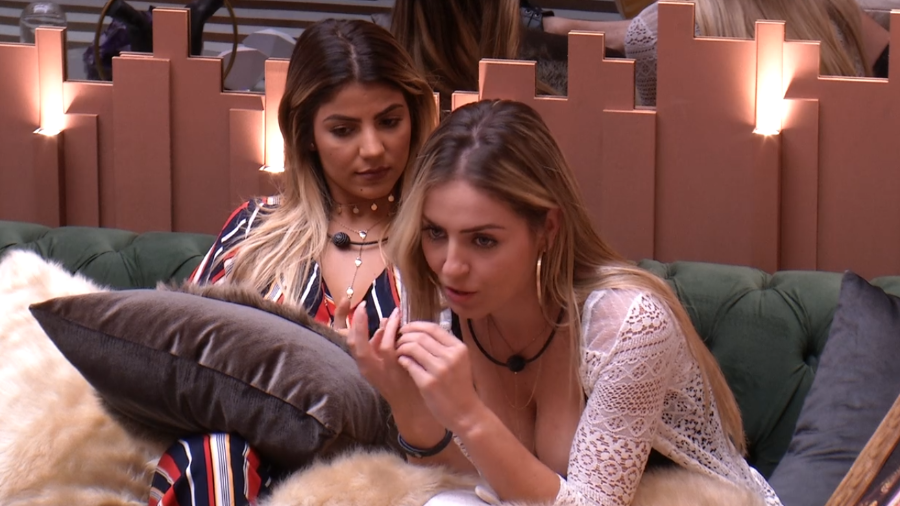Paula conversou com Maycon e Hariany (Foto: GloboPlay)