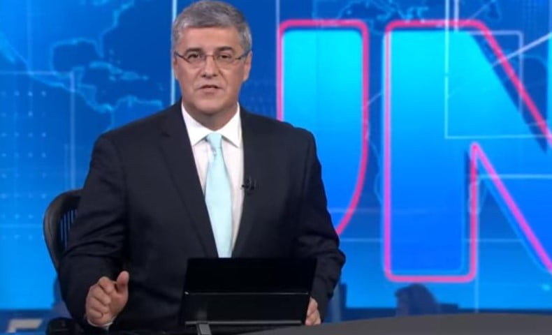 O jornalista Flávio Fachel no comando do Jornal Nacional (Foto: Reprodução)