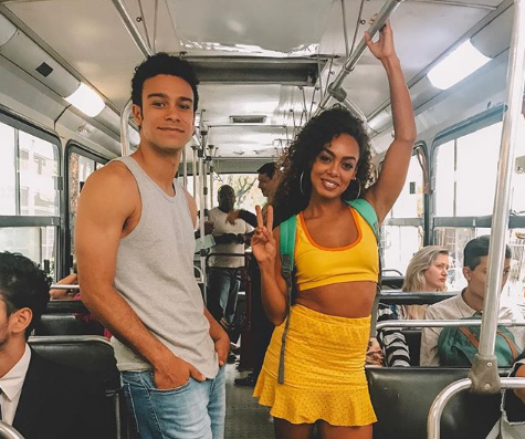 Sérgio Malheiros e Dandara Mariana gravando cena de Verão 90 (Foto: Reprodução/ Instagram)