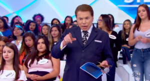 Silvio colocou a contratada contra a parede. (Foto: Reprodução)