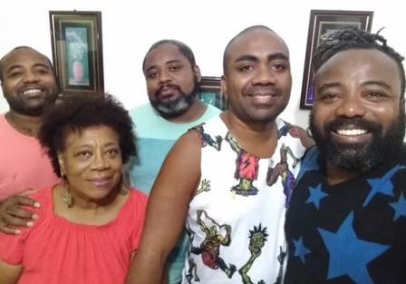 Rodrigo França do BBB19 (à direita) e família (Foto: Reprodução)