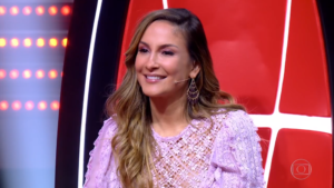 Claudia Leitte atuando como jurada no The Voice Kids
(Foto: Reprodução/TV Globo)