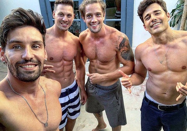 Rafael Cardoso e os brothers (Foto: Reprodução)