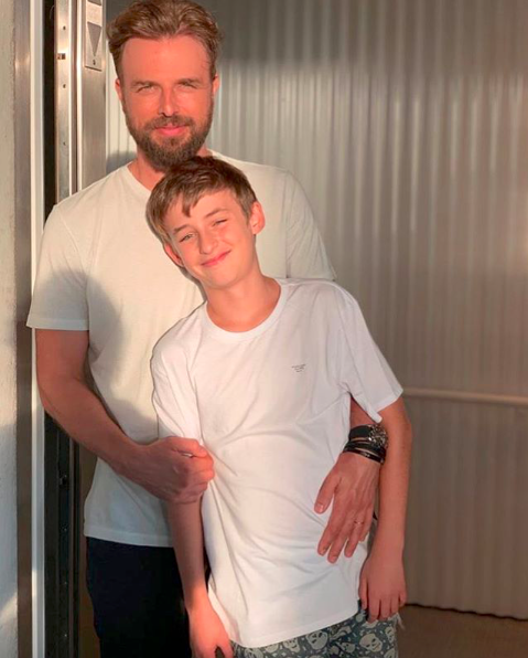 Noah reis com seu pai, Cássio Reis (Foto: Reprodução)