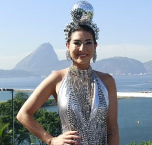 Fernanda Paes Lema esteve no Bloco da Preta
