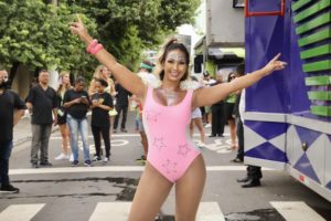 Valesca Popozuda no Bloco da Favorita (Foto: Reprodução/Manuela Scarpa)