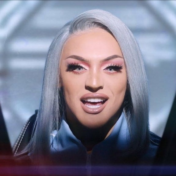 Pabllo Vittar no clipe de Buzina