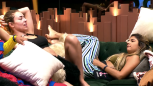 Paula reclamou da situação com Hariany e Danrley (Foto: GloboPlay)