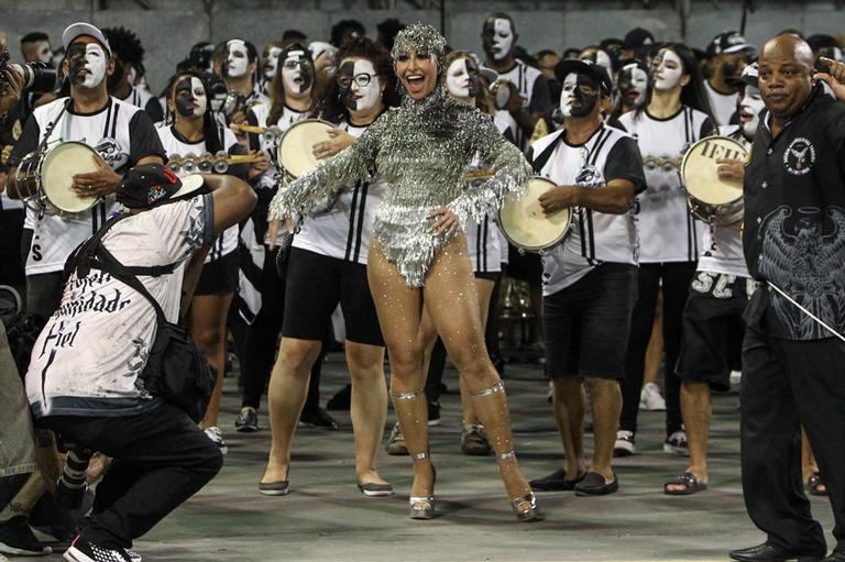 Sabrina Sato arrasa em ensaio da Gaviões da Fiel (Marcelo Sá Barreto/Brazil News)