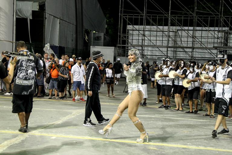 Sabrina Sato arrasa em ensaio da Gaviões da Fiel (Marcelo Sá Barreto/Brazil News)
