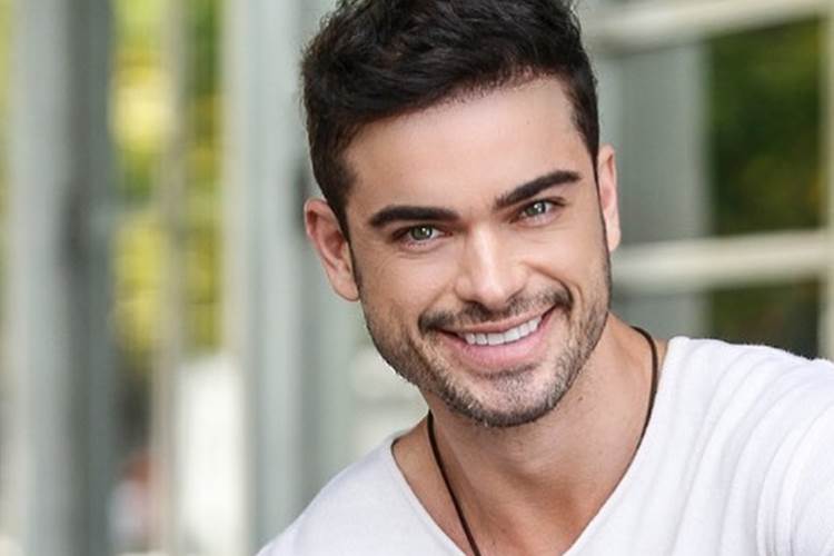 Sidney Sampaio, que está na novela Topíssima, levou bronca da Record (Foto: Reprodução)
