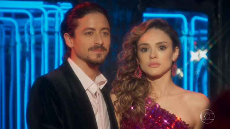 Isabelle Drummond (Manu) e Jesuíta Barbosa (Jerônimo) em Verão 90 (Foto: Reprodução/Globo)