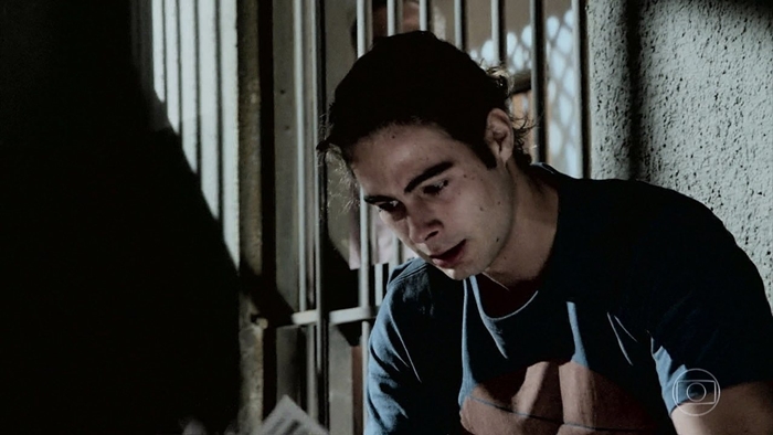 João (Rafael Vitti) em cena de Verão 90 (Foto: Reprodução/Globo)
