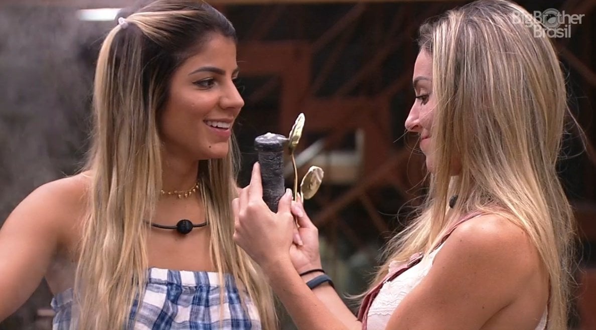 http://tvfoco.uai.com.br/wp-content/uploads/2015/05/Daniela-Mercury.jpg