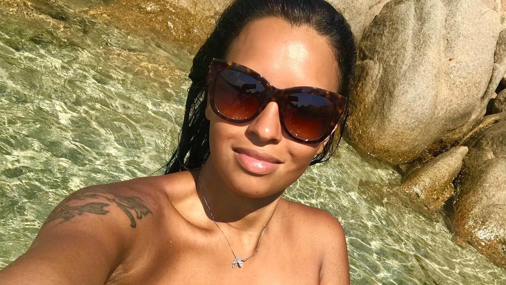 A ex-BBB Ariadna resolveu chocar a sociedade - e conseguiu (Foto: Reprodução)