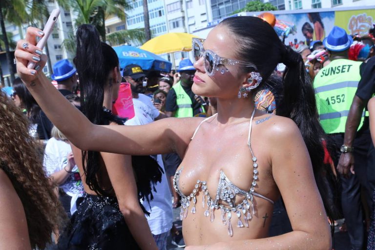 Bruna Marquezine no Carnaval do ano passado (Foto: Divulgação)