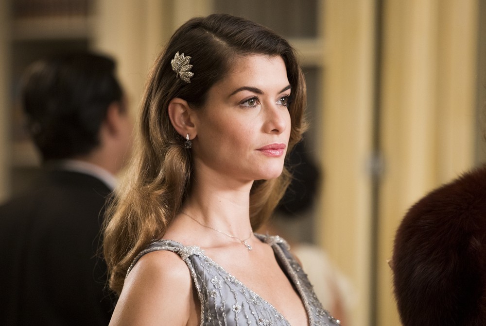 Alinne Moraes como a Isabel em cena da novela Espelho da Vida (Foto: Divulgação)