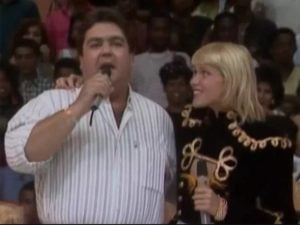 Fausto Silva e Xuxa no programa de estreia (Foto: Reprodução/Globo)