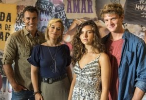 Joaquim (Joaquim Lopes), Lígia (Paloma Duarte), Rita (Alanis Guillen) e Felipe (Pedro Novaes) em Malhação
(Foto: Globo/Estevam Avellar)