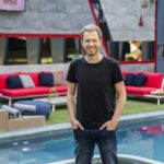 O apresentador Tiago Leifert na casa do BBB 19
(Foto: Globo/Victor Pollak)