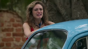 Manu (Isabelle Drummond) em cena de Verão 90. (Foto: Reprodução)