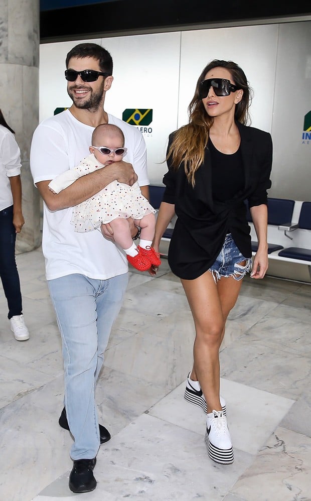Duda Nagle, Zoe e Sabrina Sato em aeroporto (Foto: Reprodução)