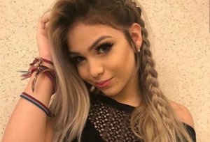 Melody chegou aos 12 anos e comemorou com uma mega festa. (Foto: Reprodução)