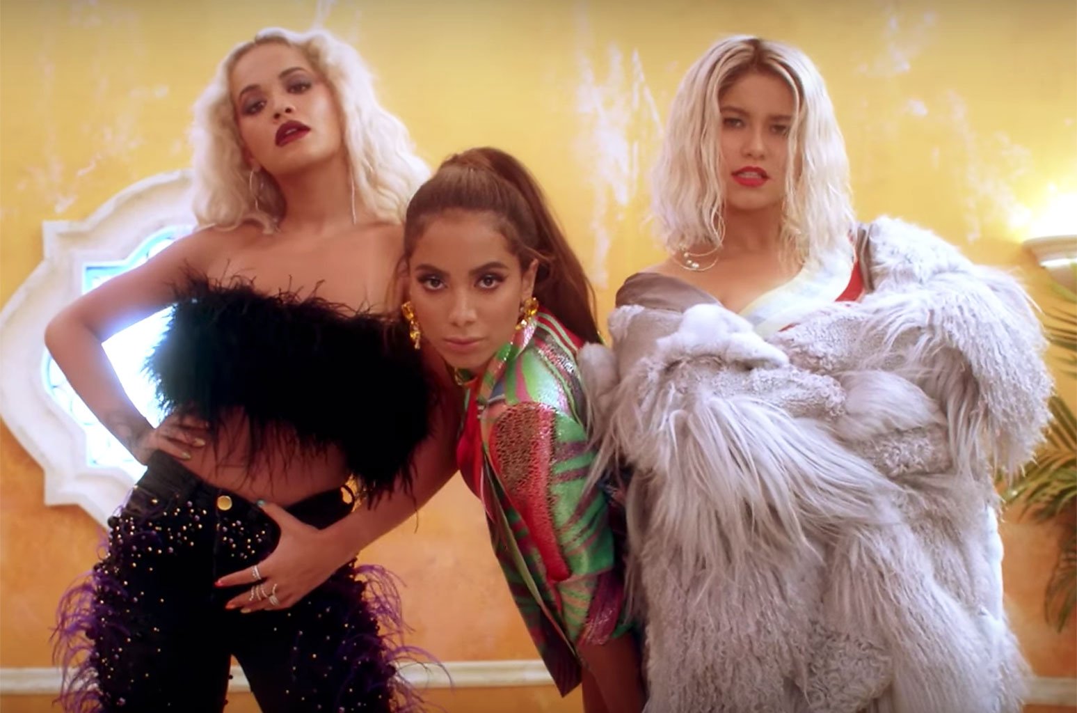 Sofia Reyes convida Anitta e Rita Ora em R.I.P 