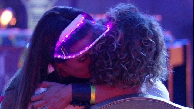 Carol Peixinho e Alan no BBB19 (Foto: Reprodução/ Globo)
