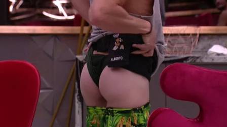 Alberto mostra quase tudo no BBB19 (Foto: Reprodução/ Globo)