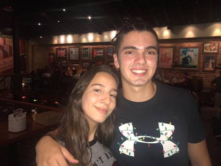 Giovana com o ator Matheus Lustosa (Foto: Divulgação)