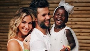 Giovanna Ewbank, Titi e Bruno Gagliasso estão viajando pela a África e adotaram mais uma criança (Foto: Divulgação)