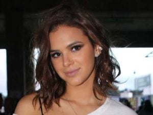 Bruna Marquezine mandou recado para ex de Neymar, Carol Dantas (Foto: Reprodução)