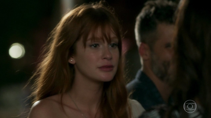 Luz (Marina Ruy Barbosa) e Neide (Viviane Araújo) em cena de O Sétimo Guardião (Foto: Reprodução/Globo)